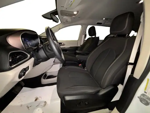2022 Chrysler Grand Caravan SXT - Photo 12