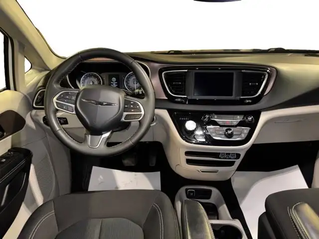 2022 Chrysler Grand Caravan SXT - Photo 13