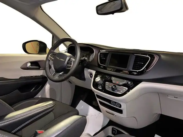 2022 Chrysler Grand Caravan SXT - Photo 15