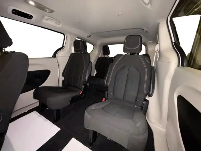 2022 Chrysler Grand Caravan SXT - Photo 17