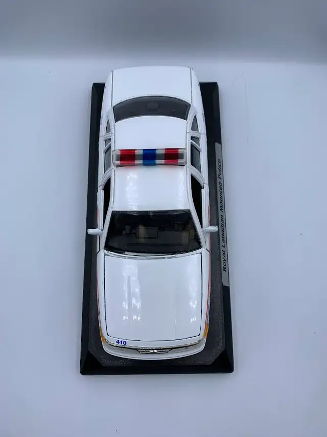 RCMP Die Cast Car on Plaque - Photo 4