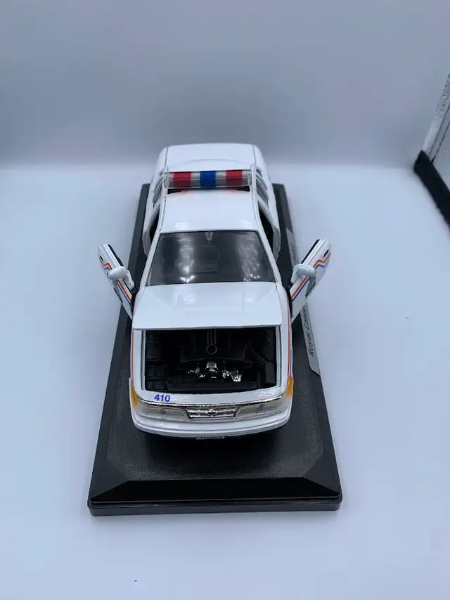 RCMP Die Cast Car on Plaque - Photo 5