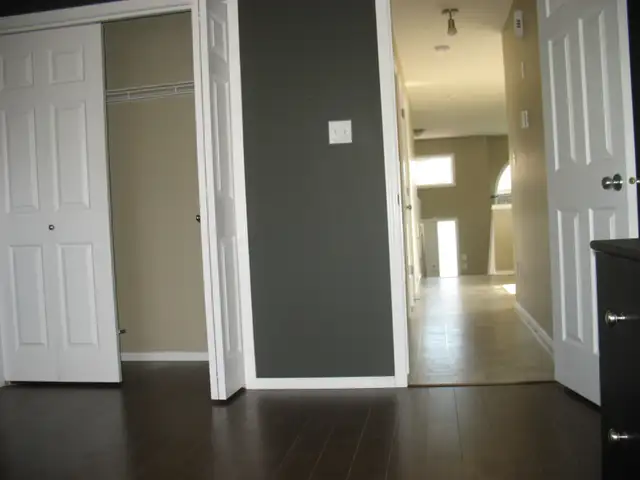 Beautiful Westside Two-Bedroom House (Top Floor, Private Yard) - Photo 7