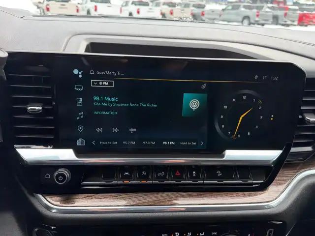 2024 Chevrolet Silverado 1500 RST One Owner, Low % Rates Avai... - Photo 12