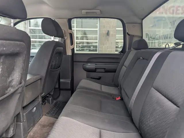 2011 GMC Sierra 1500 SLE • Well Maintained - Photo 11