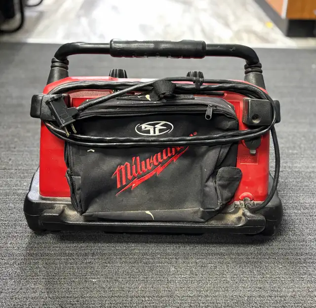 Milwaukee Jobsite radio Model: 49-24-0280 - Photo 2