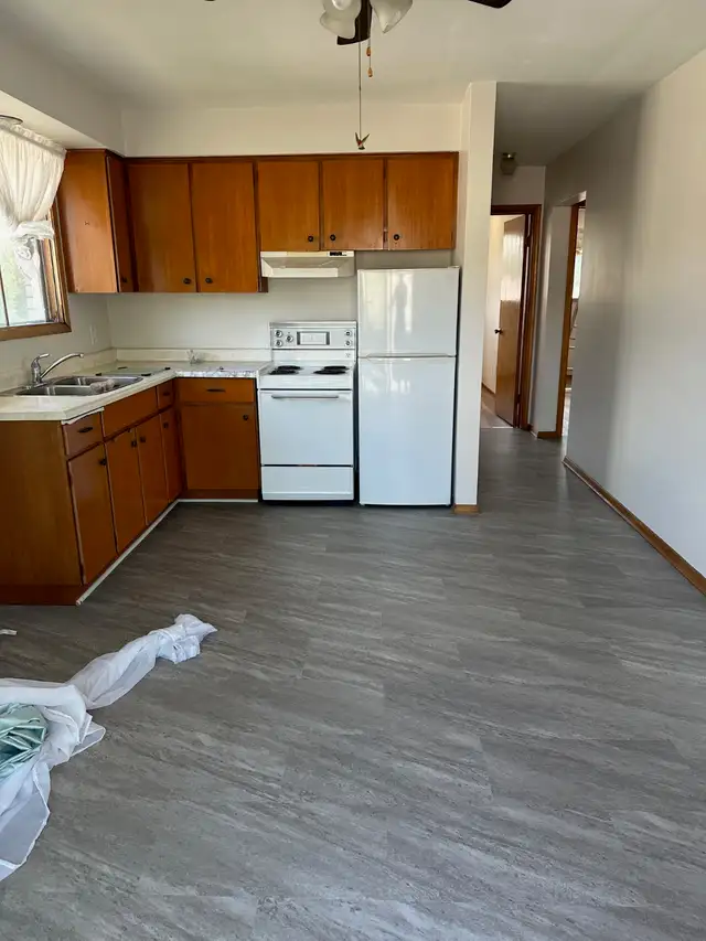 2 Bedroom April 1 - Photo 6