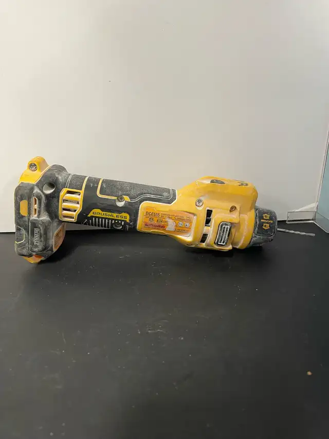 DEWALT CORDLESS CUT-OUT TOOL DCE555 - Photo 2