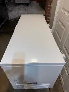 NICE FRIGIDAIRE CHEST FR - Photo 3