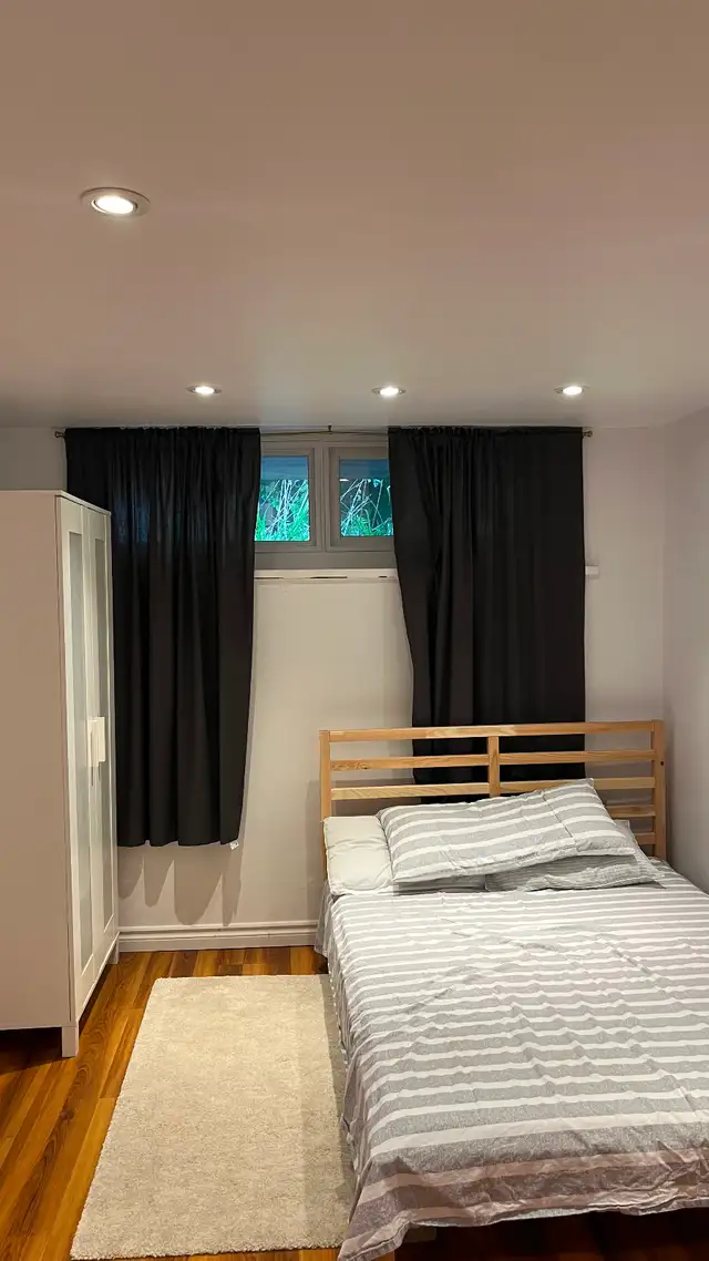 2B/2b renovated basm apt  DT Toronto Dundas &  Shaw all include - Photo 5