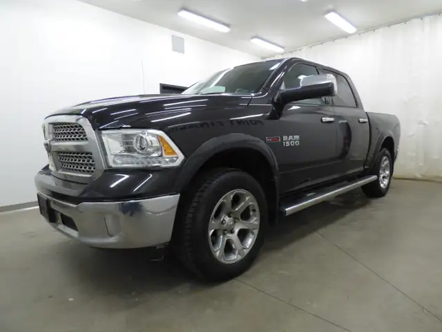 2017 RAM 1500 LARAMIE CREW CAB ECODIESEL 4WD, TOIT CUIR, NAVI!!