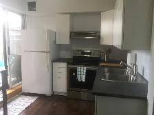 Bright master bedroom for rent from April 15 - woman only - Photo 3