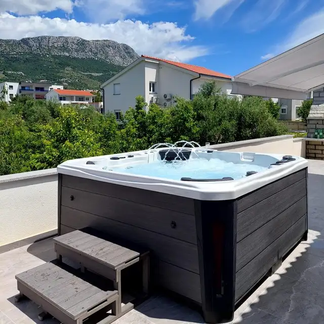 3 Seat Therapy Hot Tub - Photo 2