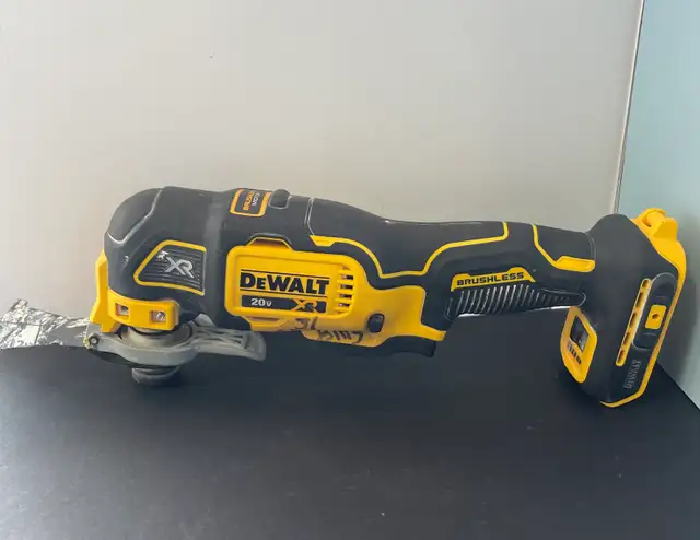 DEWALT CORDLESS OSCILLATING MULTI-TOOL DCS356