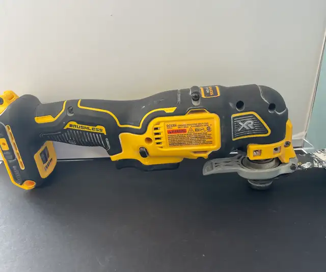 DEWALT CORDLESS OSCILLATING MULTI-TOOL DCS356 - Photo 2