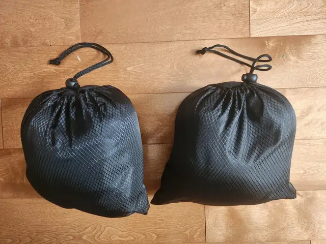 Travel Neck Pillow with eye mask and earplugs (set of 2) - NEW - Photo 3