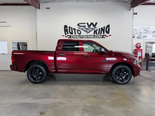 2020 Ram 1500 Classic Express 1500 / 4x4 / Crew Cab / Hemi