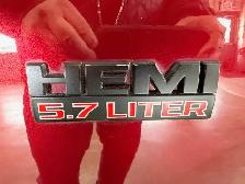 2020 Ram 1500 Classic Express 1500 / 4x4 / Crew Cab / Hemi - Photo 8