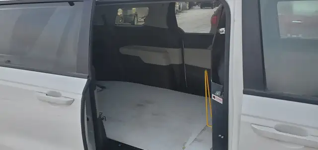 2022 KIA CARNIVAL LX Commercial Van - RemoteStarter, Cargo Space - Photo 12