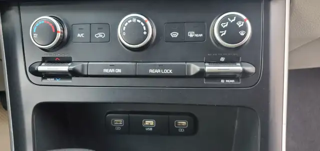 2022 KIA CARNIVAL LX Commercial Van - RemoteStarter, Cargo Space - Photo 17