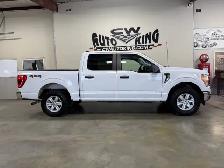 2021 Ford F 150 XLT / 4x4 / Crew Cab / 1 Owner / Local