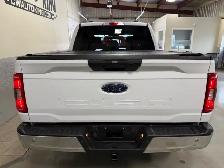 2021 Ford F 150 XLT / 4x4 / Crew Cab / 1 Owner / Local - Photo 4