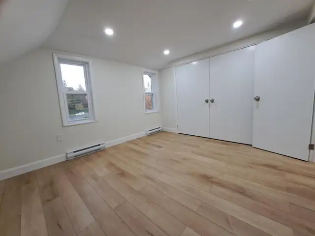 Stunning 4-Bedroom Apartment Near Downtown Oshawa - Photo 2