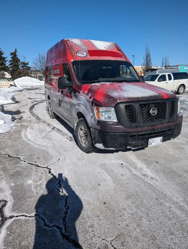 Nissan NV 2500 - Photo 3