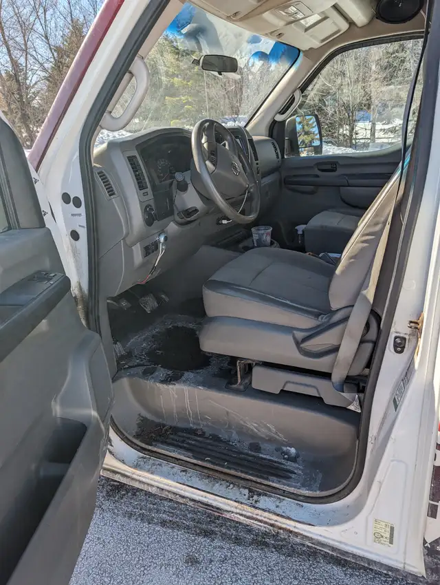Nissan NV 2500 - Photo 7