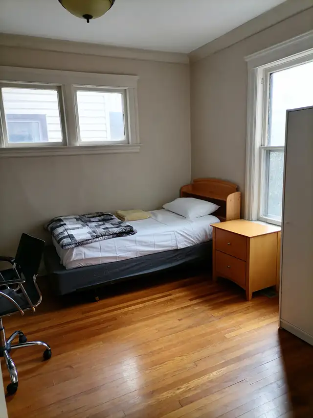 PRIVATE ROOM in a Large Home - Photo 9