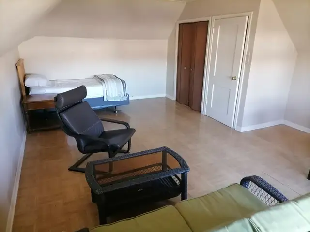 PRIVATE ROOM in a Large Home - Photo 14