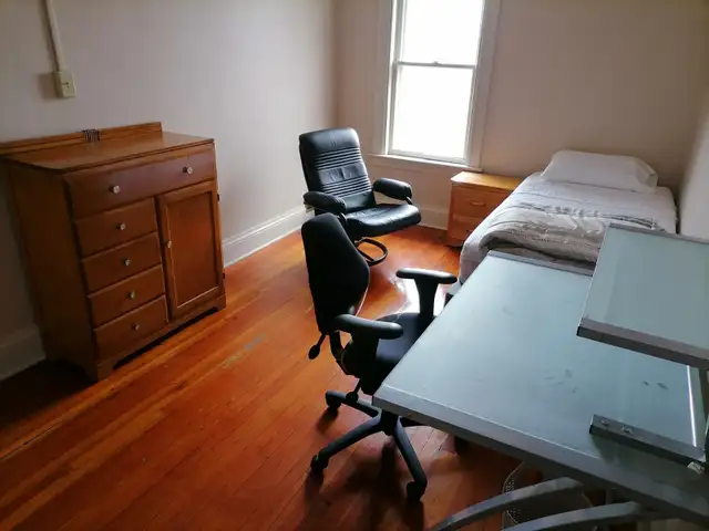 PRIVATE ROOM in a Large Home - Photo 17