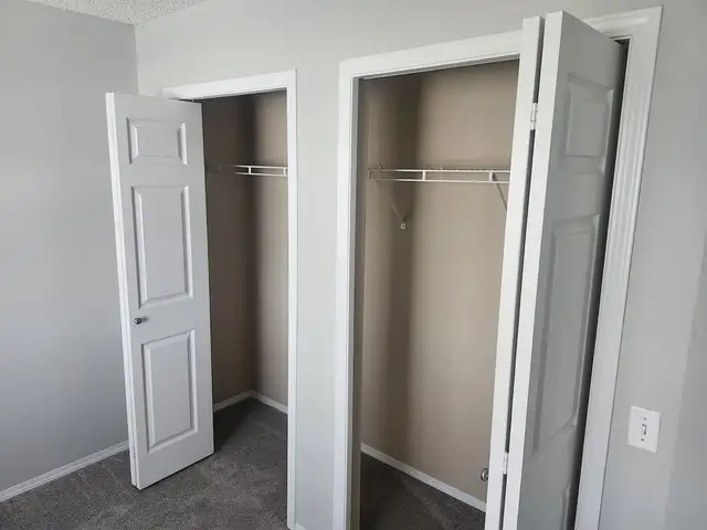 Large Room in Beautiful Central Townhouse, all utilities includ - Photo 4