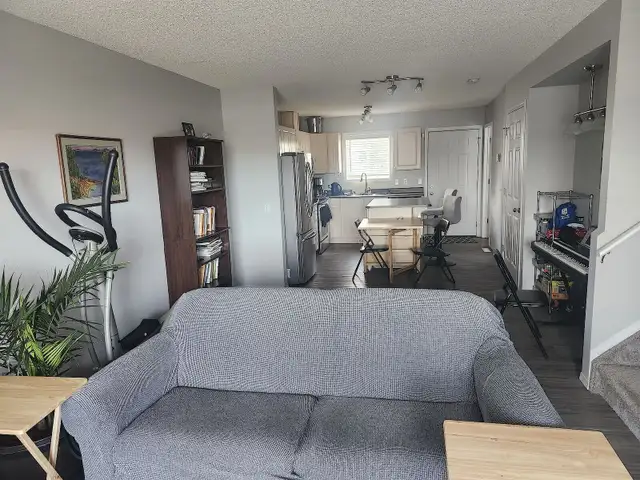 Large Room in Beautiful Central Townhouse, all utilities includ - Photo 6