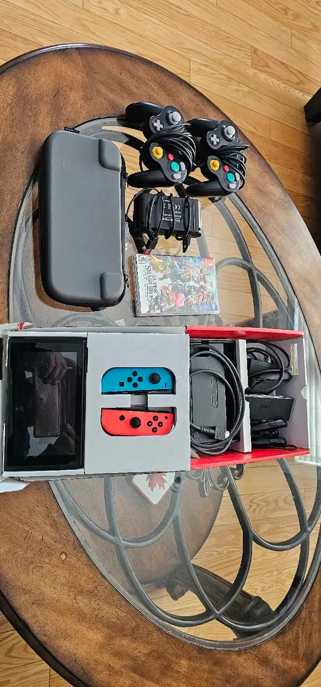 Nintendo Switch console with accessories - Photo 2