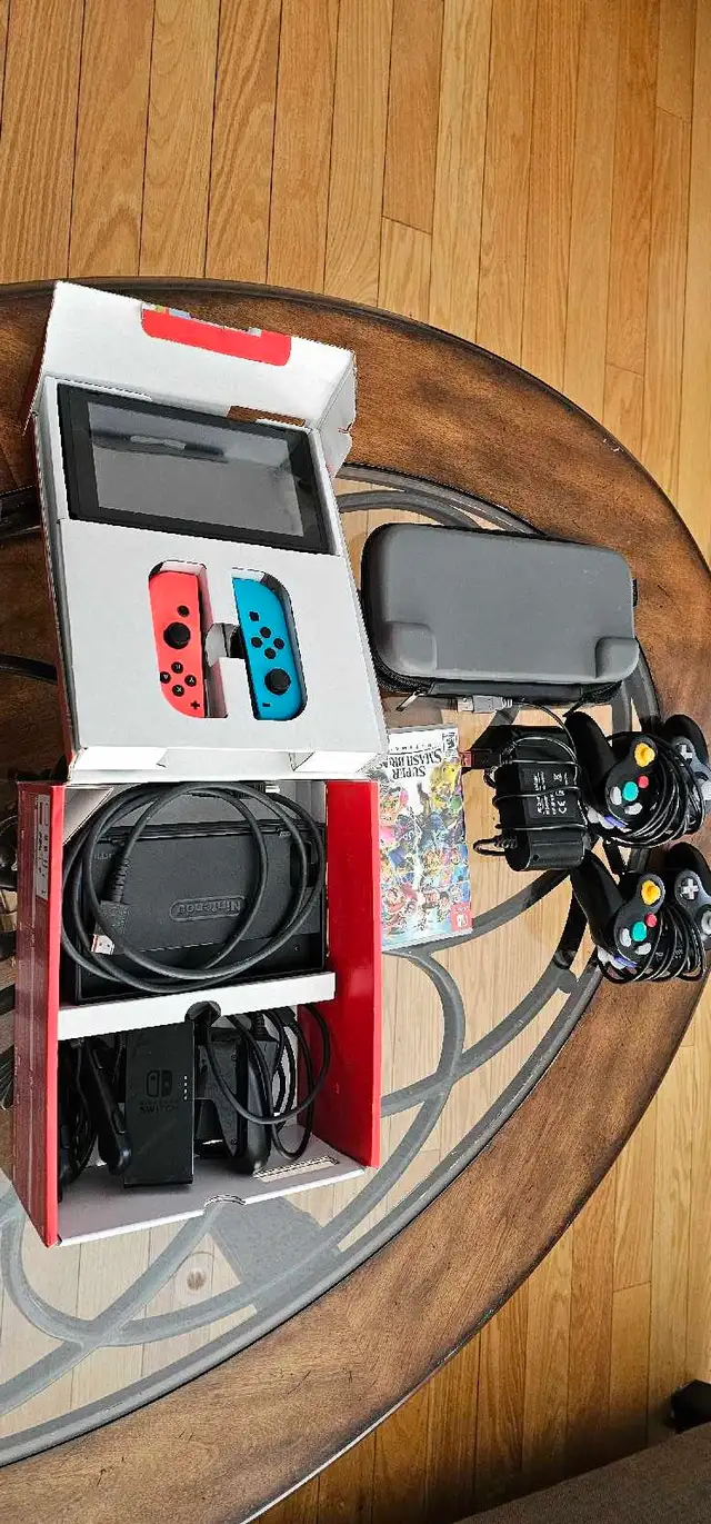 Nintendo Switch console with accessories - Photo 3