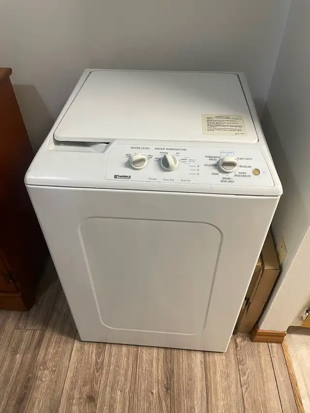 Poêle, réfrigérateur et mini-laveuse à vendre. Pas chers.