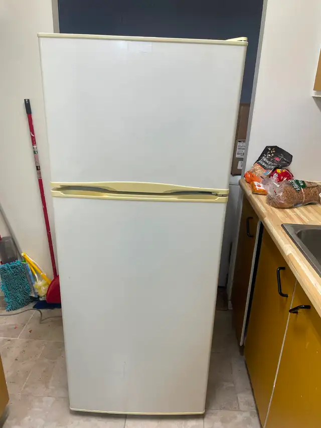 Poêle, réfrigérateur et mini-laveuse à vendre. Pas chers. - Photo 5