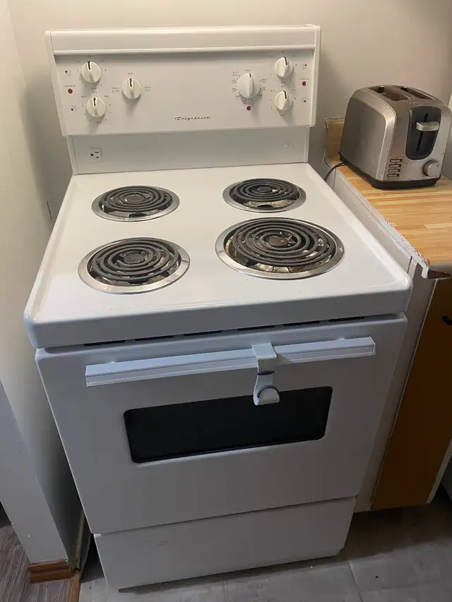 Poêle, réfrigérateur et mini-laveuse à vendre. Pas chers. - Photo 8