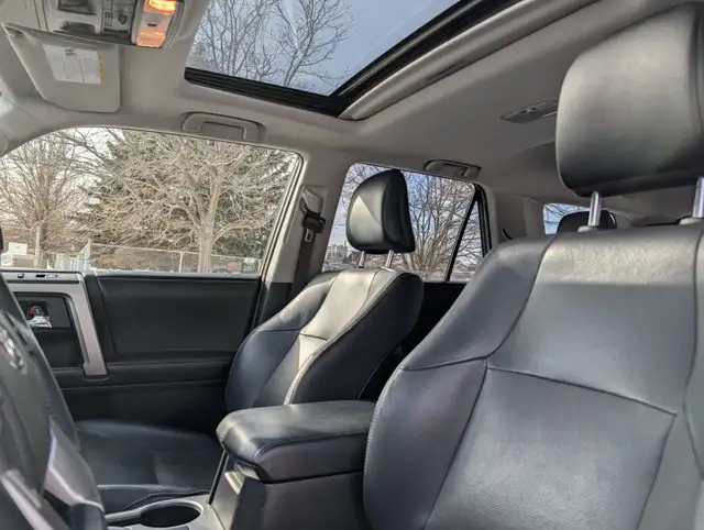 2015 Toyota 4Runner Premium • One Owner Clean Carfax - Photo 10