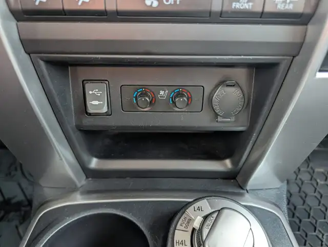 2015 Toyota 4Runner Premium • One Owner Clean Carfax - Photo 16