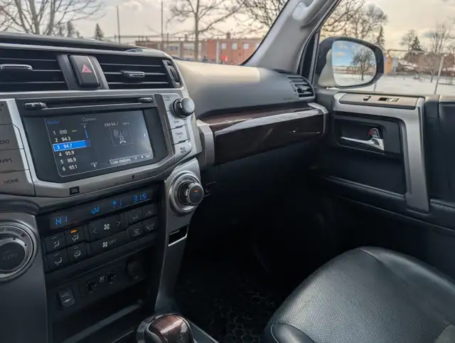 2015 Toyota 4Runner Premium • One Owner Clean Carfax - Photo 17