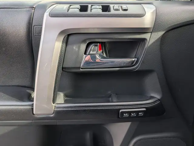 2015 Toyota 4Runner Premium • One Owner Clean Carfax - Photo 21