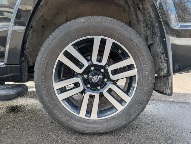 2015 Toyota 4Runner Premium • One Owner Clean Carfax - Photo 24