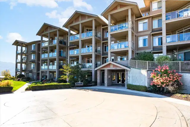 Immaculate 2-Bed/Bath Condo with Spectacular Lake and Golf Views - Photo 2