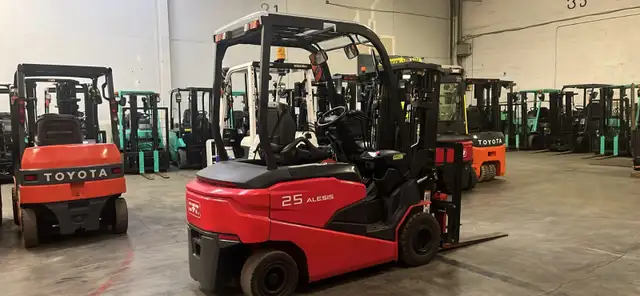 Nichiyu Electric Forklift 5500lbs Reach 13 feet - Photo 2