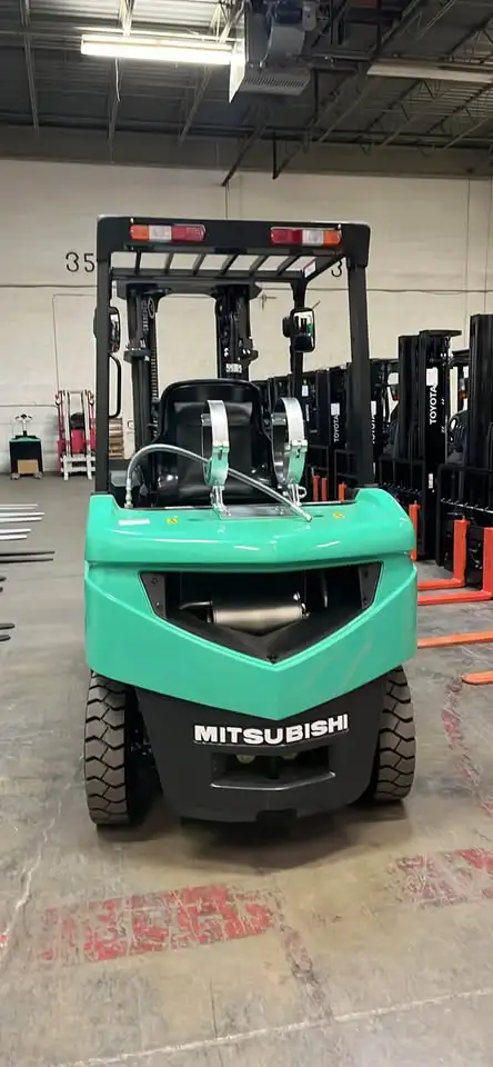 Mitsubishi LPG Forklift 5500lbs 3 Stage reach 15.4 feet - Photo 4