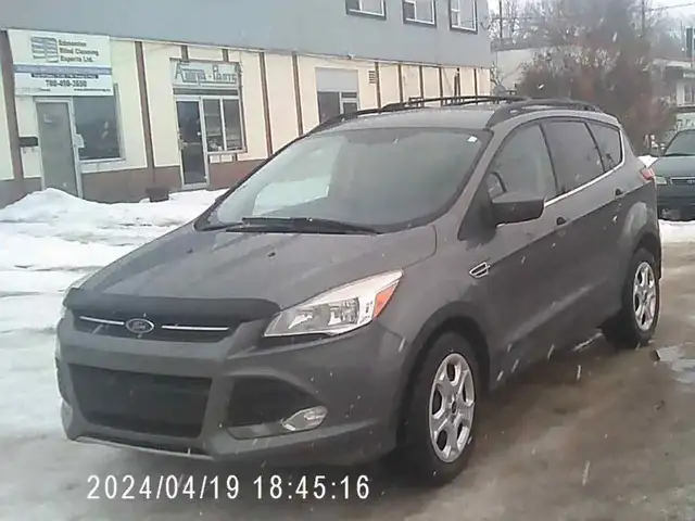 2014 Ford Escape AWD  (low klms) - Photo 2