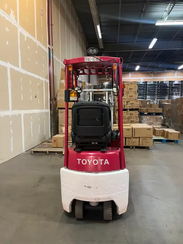 Special$$ Toyota Mini Forklift 1540lbs reach 8.2 feet high - Photo 2