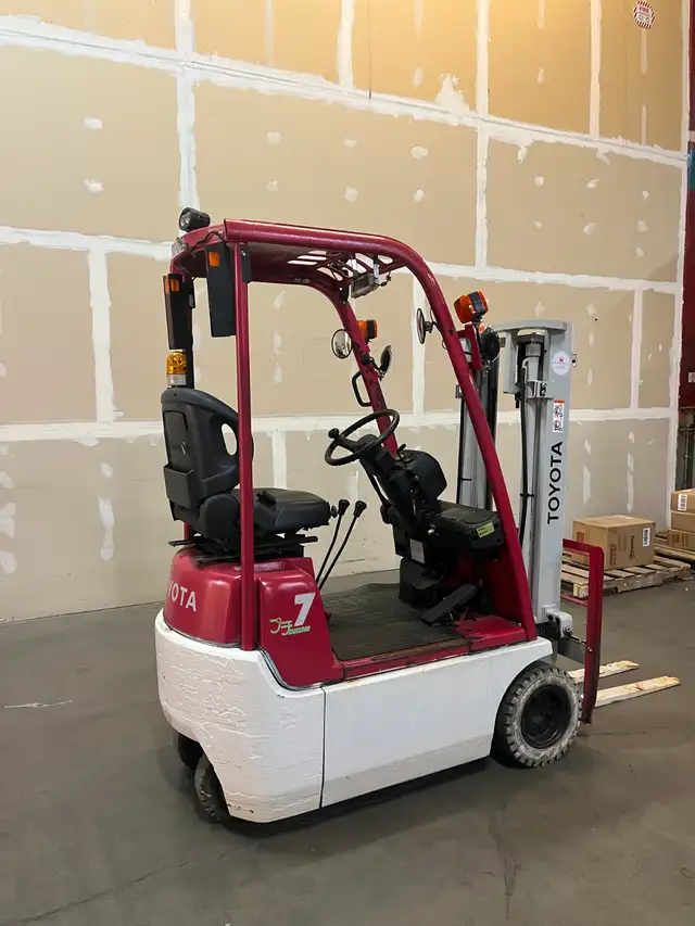 Special$$ Toyota Mini Forklift 1540lbs reach 8.2 feet high - Photo 3